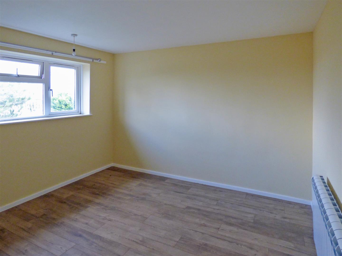 2 Bed, 1 Bath Property For Sale in Middlefield Lane, Newbold on Stour